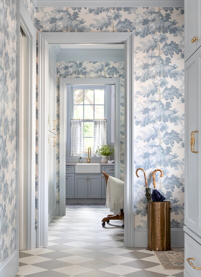 Interior designer Lindsey Herod chose Scalamandre ’ s “ Raphael ” wallpaper in shades of blue for this mudroom and laundry room. Style by Curious Details
