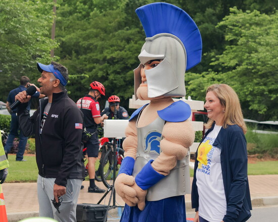 CHS President, Parin Cheda, the Campbell Spartan, and Support Smyrna Executive Director Stacey Scott start the race.