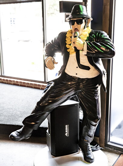 Guests enjoy lively midweek entertainment with Harry’s Wednesday night karaoke.