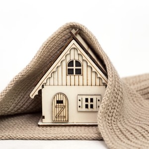 toy-wooden-house-wrapped-in-a-warm-knitted-scarf-on-a-white-background-business-concept-buy_t20_pxaobj-300?v=1