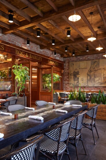 The first room of the restaurant evokes a comfortable cafe vibe.