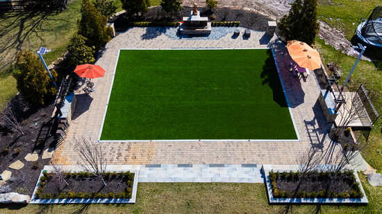 Low-maintenance synthetic turf offers a customizable, evergreen solution for diverse residential landscape designs, ensuring a lush appearance year-round.