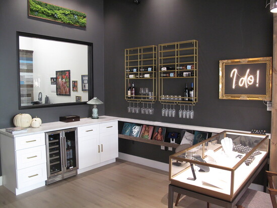 Nikolas Alan Jewelers, located in Lakeway Plaza at 2127 Lohmans Crossing Rd, #300, Lakeway, TX 78734 