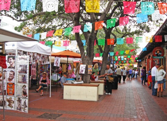 The Historic Market Square is a popular spot for shopping and dining. (Photo by Elaine Warner)