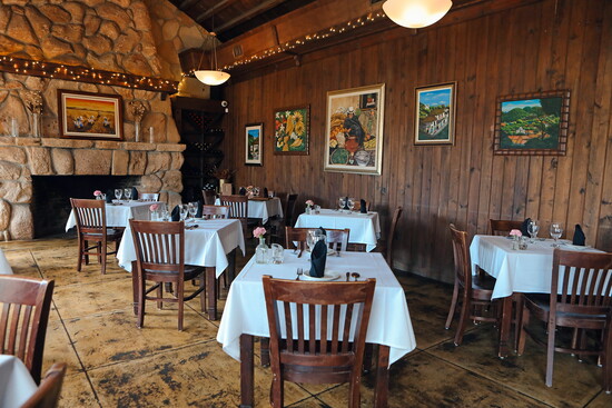 Elegant Atmosphere at Chucherias