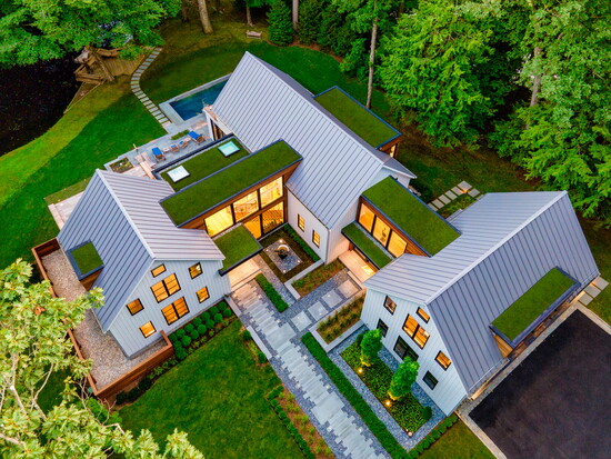 Photo by Barry Hyman. 