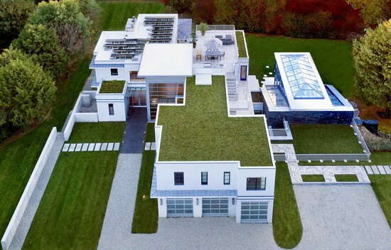 Photo by Barry Hyman. 