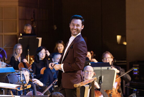 Enrico Lopez-Yañez mid-concert