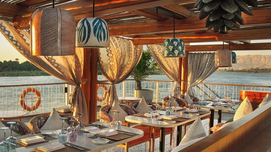 Outdoor dining with a view! (Photo courtesy Prime Time Travel)