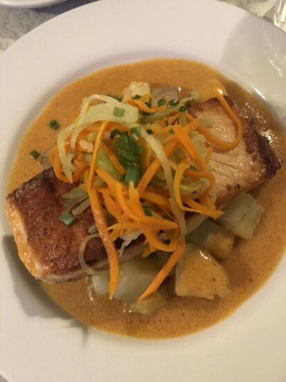 Salmon in soy butter sauce with carrots and leeks at the top-notch Casa de Lourdes in El Valle