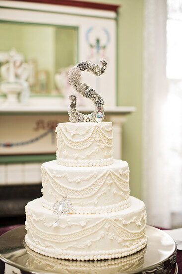 Brooch cake toppers are gorgeous! 