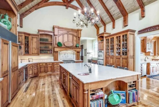 The is spacious kitchen is perfect for any chef