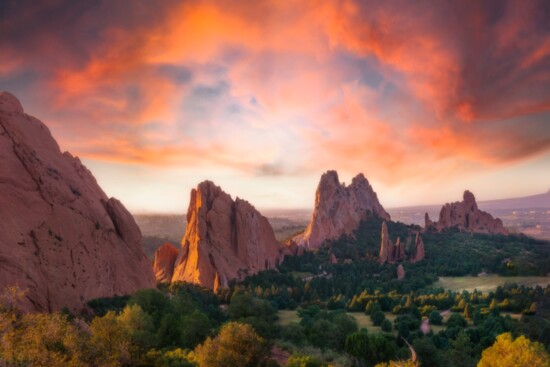 Visit the towering red rock formations of the Garden of the Gods Park.