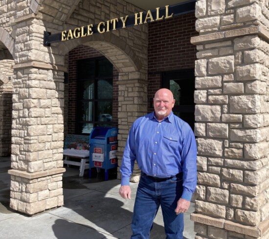 Mayor Pike welcomes people to visit City Hall.