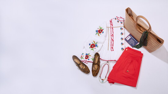 Blouse: Chosen. Shorts, tote bag, shoes and necklaces: Ellett. Tote scarf: Lyon Roark.