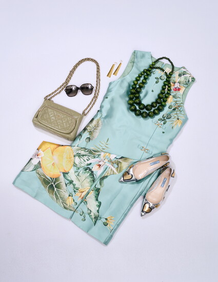 Dress and belt: Chosen. Jacket, shoes and bag: Eternal. Earrings: Found Collection Charlotte.