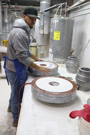 Resetting molds for the next run
