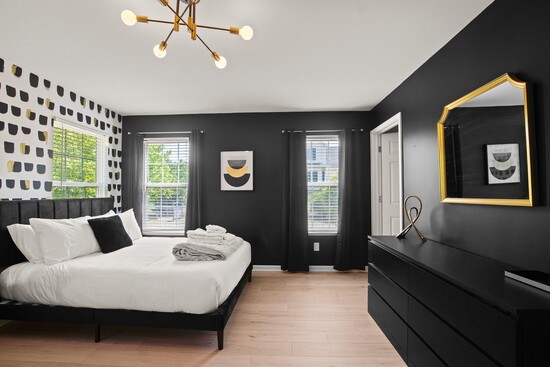 Delight: 721 W Division St. Bedroom