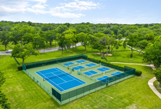 Tennis and Pickleball courts at Lake ForestLake Forest residents enjoy amenities rarely found in an urban center, including 68 acres of private landscaped commo