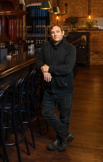 Calvert Elliott, Avery Hotel
