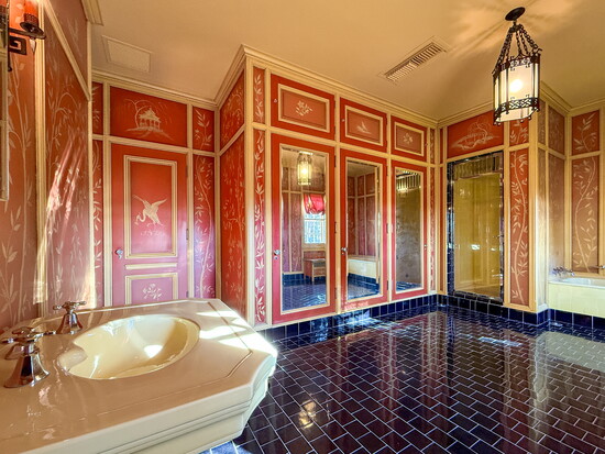 Chinoiserie bathroom 