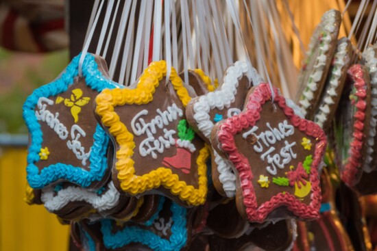 Find traditional lebkuchen, similar to gingerbread, in European Christmas markets