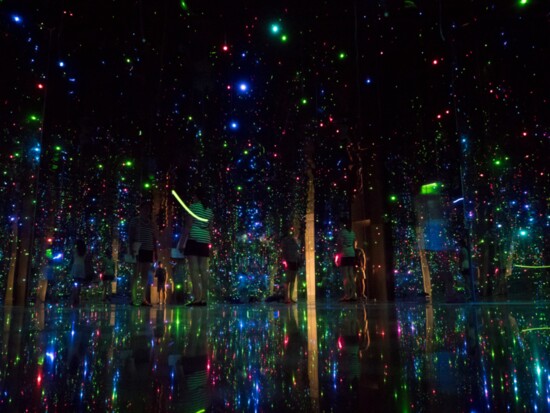Yayoi Kusama, You Who are Getting Obliterated in the Dancing Swarm of Fireflies, 2005. Photo by Airi Katsuta