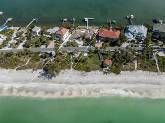 1604 Casey Key Road is a charming beach cottage with a private beach and breathtaking views of the Gulf (Prion Photography).
