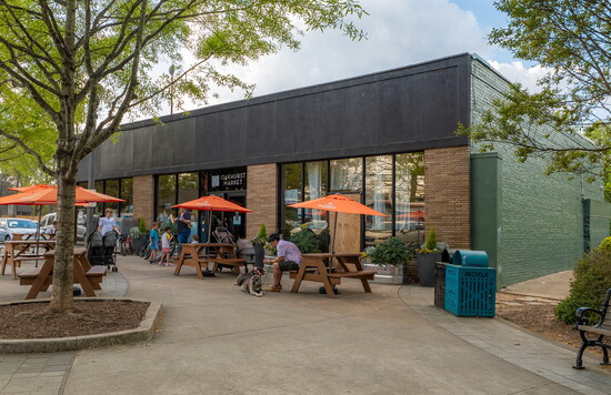 Oakhurst Market | 650 East Lake Dr. | Photo Credit: Kelley Klein 