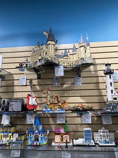 Bricks & Minifigs