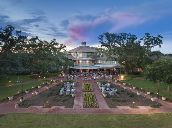 Evening on the bayview lawn at The Grand Hotel Resort & Spa. (Photo: The Grand Hotel Resort & Spa)