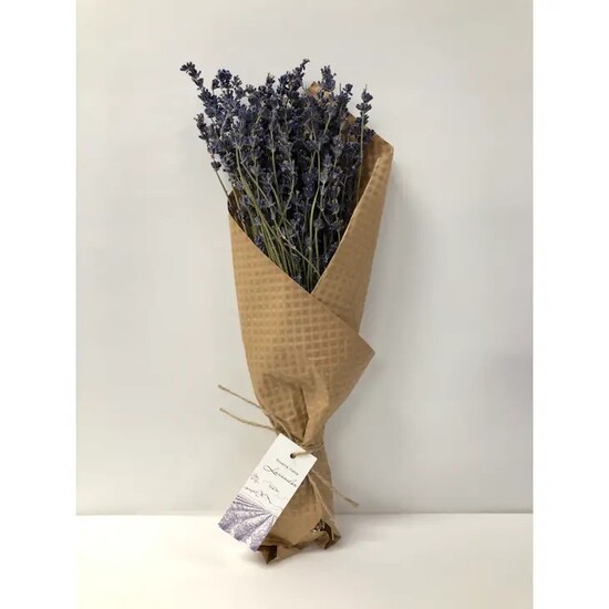 Simple but classic: this dried lavender bundle from Provence in the south of France can add lightness to fall.