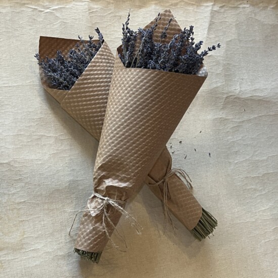 Simple but classic: this dried lavender bundle from Provence in the south of France can add lightness to fall.
