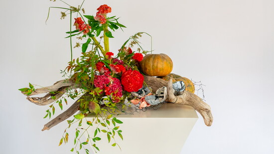 Rachel Johnson of Dreamscape Florals nestles a centerpiece in a sculpture by artist, Lauren Cannon.