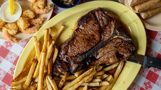 Doe's Eat Place
