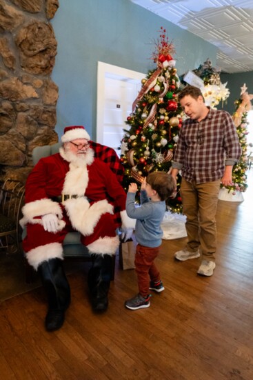 Snapshots with Santa at Mt. Sequoyah, Photo: Cedric Fonville