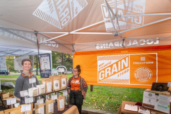 CGA's Mid-Atlantic Grain Stand at a farmers market in partnership with FRESHFARM. Photo Credit: Common Grain Alliance