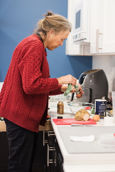 Dietitian at Loaves and Fishes. Photo Credit: Scherer Joy Photography