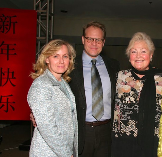 Alton Brown and his wife, Elizabeth Ingram, with Lee Chadwick at The Metropolitan Club hosting Heifer International’s fundraiser for the China initiative.