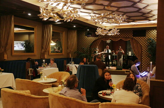 Ristorante LUCCA piano lounge offers a variety of fine musical performances.