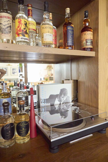 A new hi-fi stereo system to play vinyls brings Massi Co to life. 