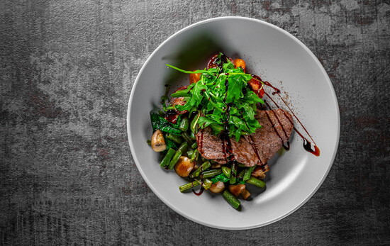 Arugula Salad with Grilled Steak and Green Beans