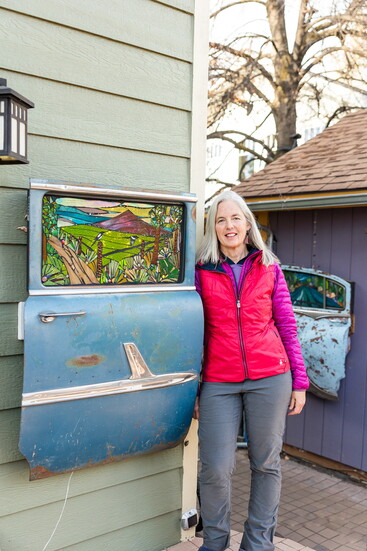 A Bend resident for over 30 years, Mare Schelz has been creating mosaic stained glass art since 2012.