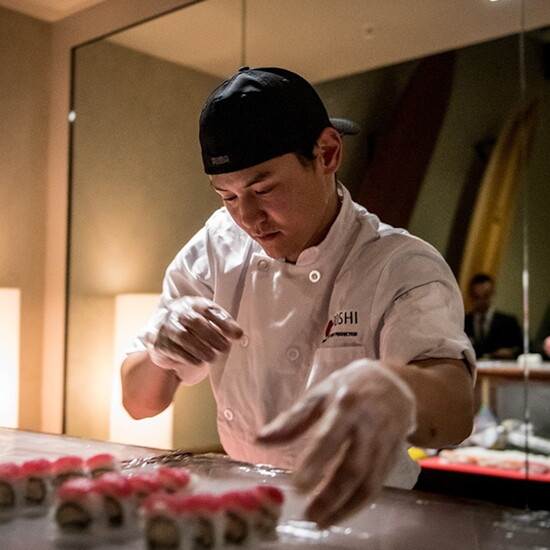 A talented Yooshi Sushi chef