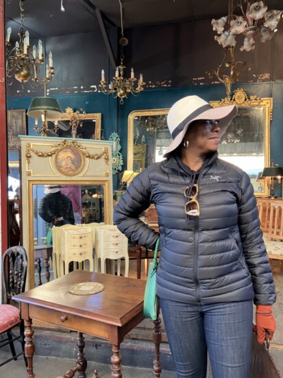 Angie shopping in a Paris flea market 