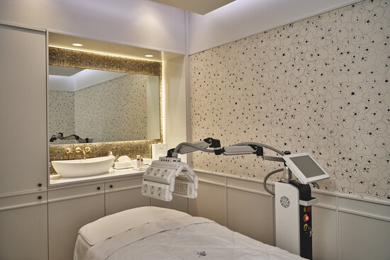 A luxurious treatment room