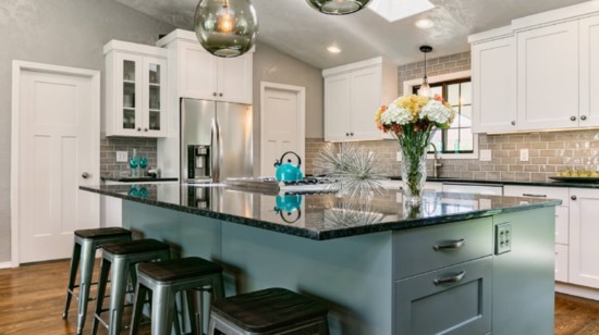 Your dream kitchen is within reach. Colored glass light fixtures not only look stylish, but they are also a great way to brighten up your space.