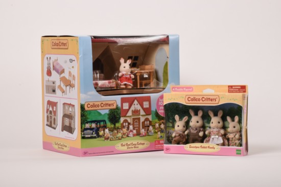 Calico Critters Red Roof Cozy Cottage Starter Home and Sweet Pea Rabbit Family