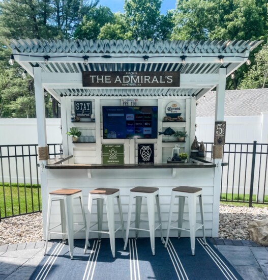 Create your backyard bar with Taverns To Go