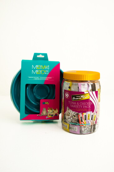 Messy Mats Cat Feeder & Individual Cat Treats